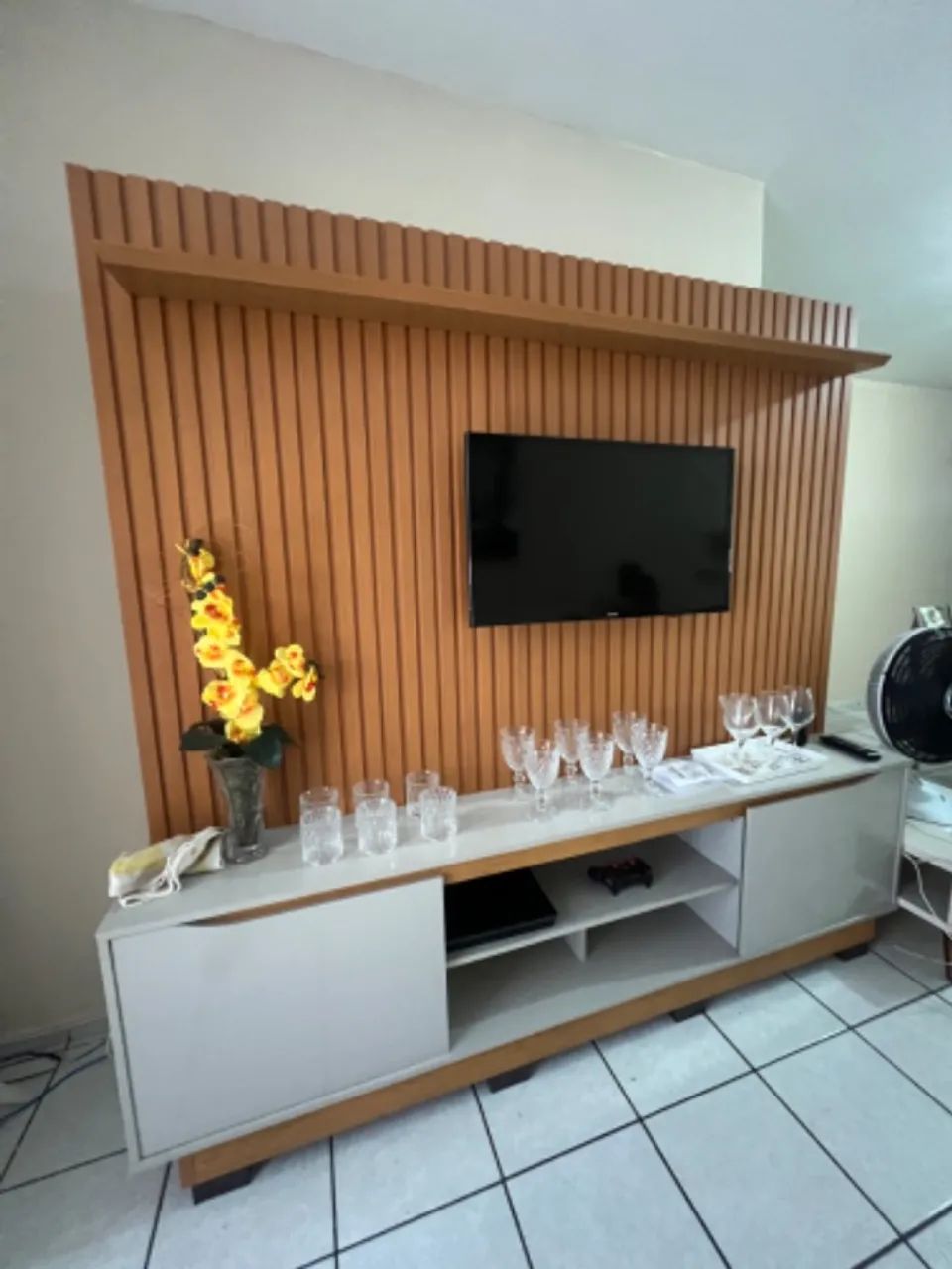     Painel Ripado com Rack para TV - Estilo Moderno - Foto 5