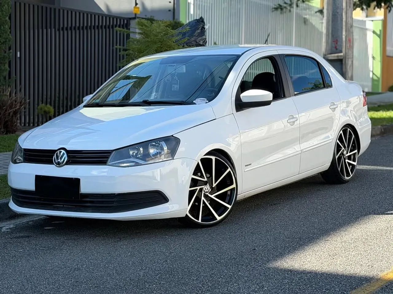 Volkswagen Voyage VOYAGE 1.0/1.0 City Mi Total Flex 8V 4p 2014