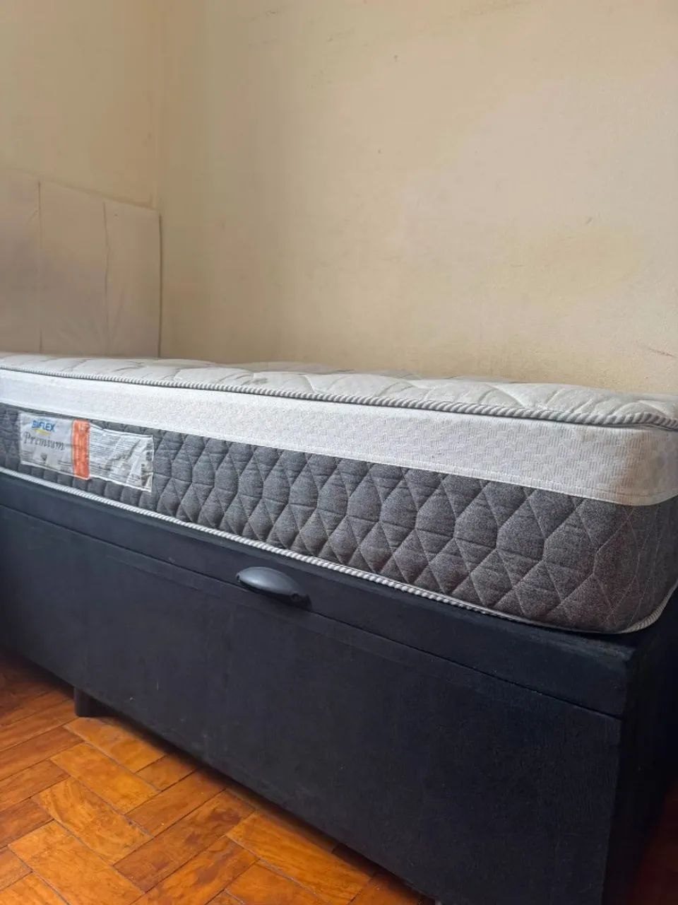 Cama box com colchão 