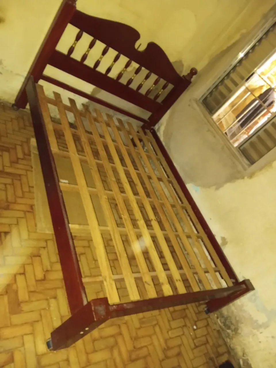 Cama de Casal de Madeira com Estrado