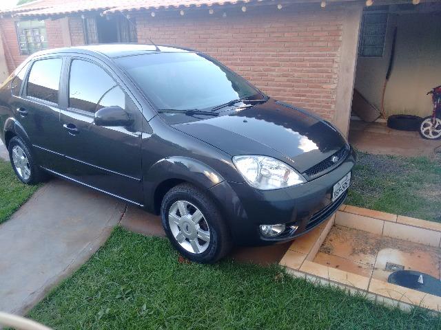 Fiesta sedan completo