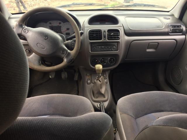 Clio Sedan 2002 - revisado - Foto 11