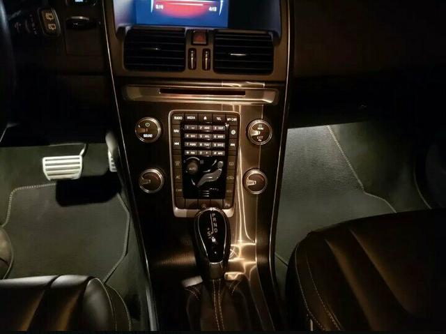 Volvo XC60 2.0 T5 R-Design 5p - Foto 3