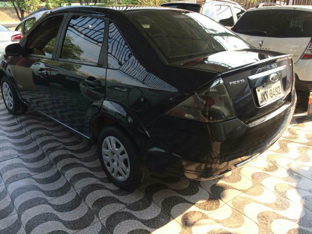 Vendo fiesta sedan ano 2010/2011 já financiado - Foto 5