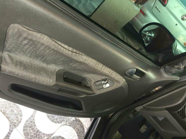 Vendo fiesta sedan ano 2010/2011 já financiado - Foto 6
