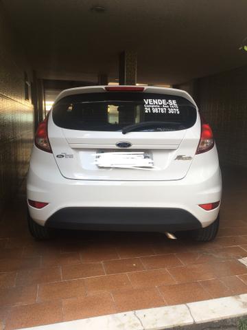 New Fiesta Branco (modelo 2015) - Muito Novo!
