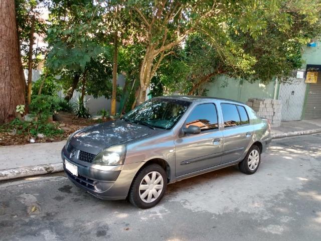 Renault Clio sedan 4 portas 2006