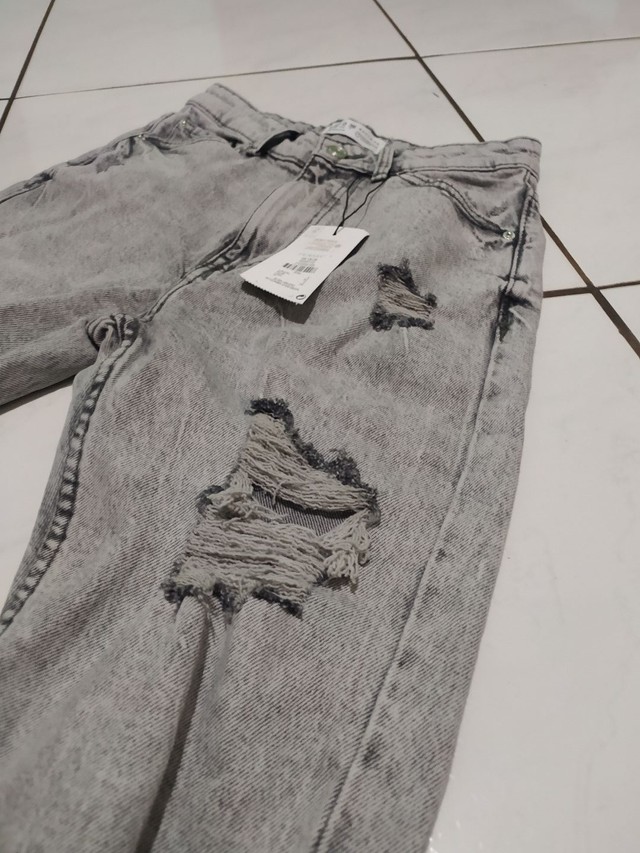 Vendo calça jeans nova  - Foto 2
