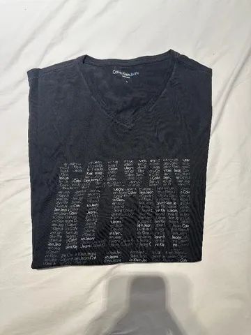 Camiseta Calvin Klein tamanho P - Foto 3