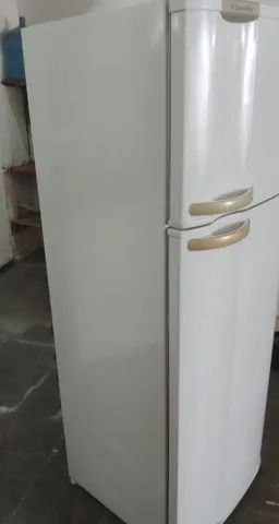 Vende-se geladeira funcionando perfeitamente 