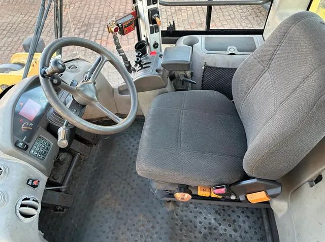 Pá Carregadeira Volvo L70F ano 2014 com ar condicionado, em SP - Foto 4