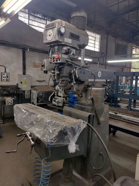 Fresadora ferramenteira iso 30 com acessórios 