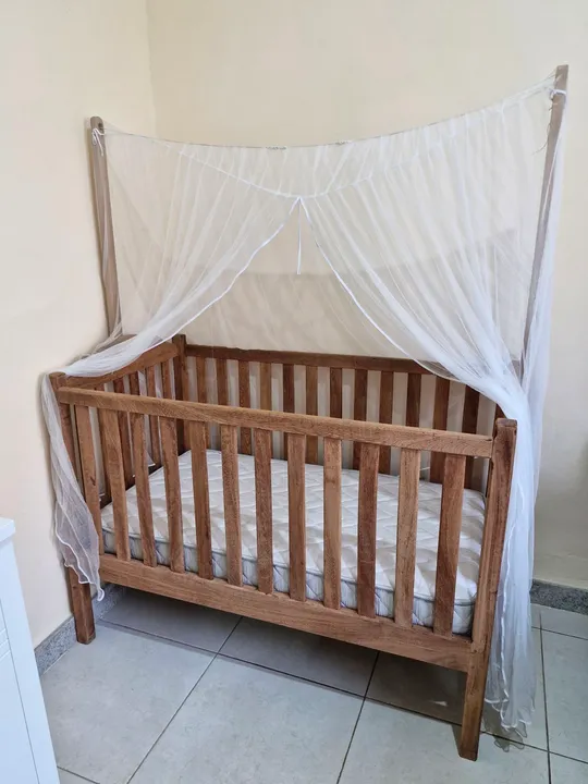 Berço em madeira maciça