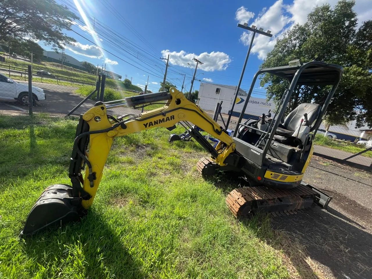 Mini escavadeira YANMAR Vio 27 - Foto 2