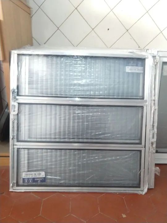 Basculante alumínio 60x60cm