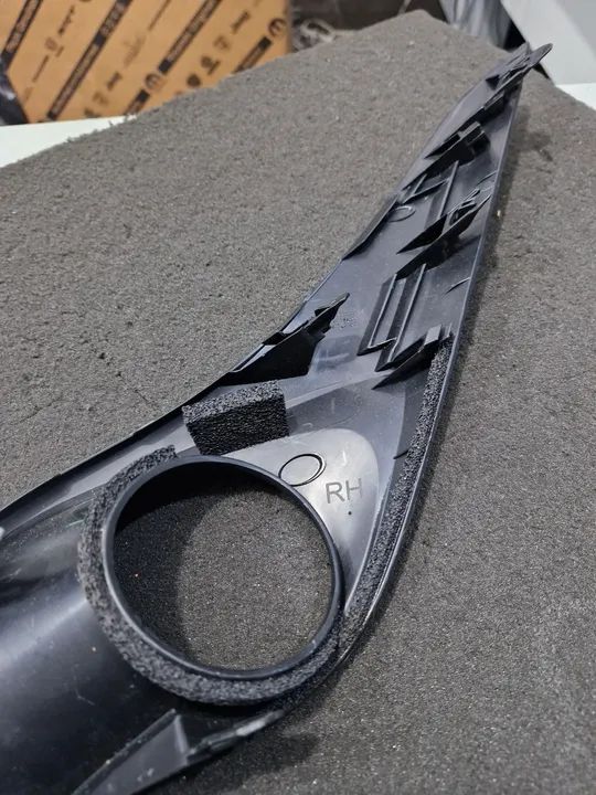 Par Moldura preta do farol de milha Toyota Yaris 2018 a 2022 Original - Foto 4