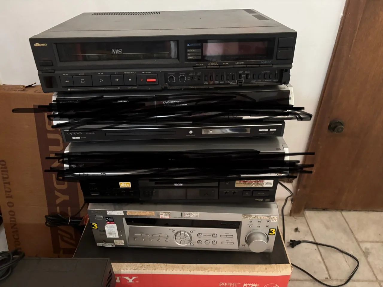 Lote de Equipamentos de Vídeo - VHS, DVD e Blu-ray
