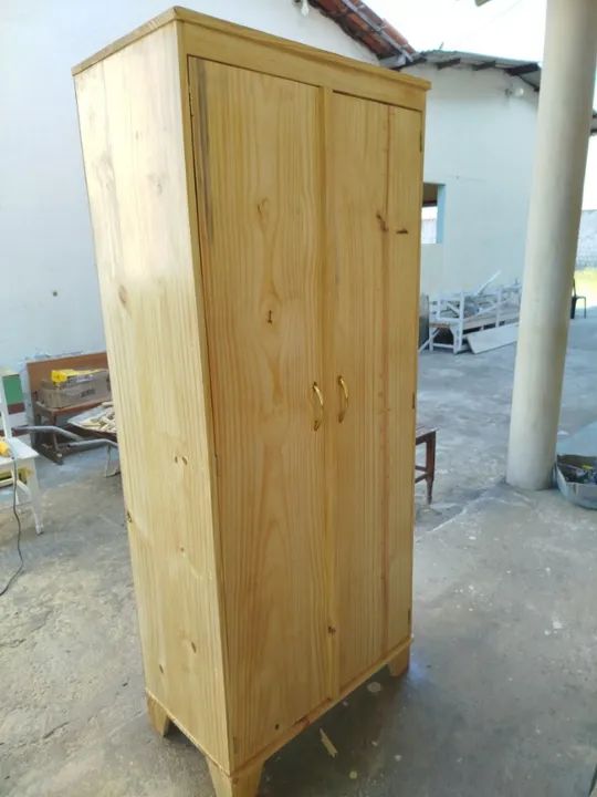MULTIUSO COM PORTAS E 6 PRATELEIRAS DE MADEIRA PINUS ENVERNIZADO