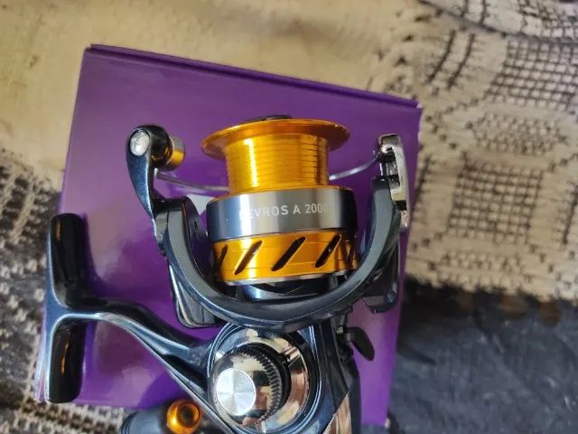 Molinete Daiwa Revros A 2000 8 Rol. - Foto 5