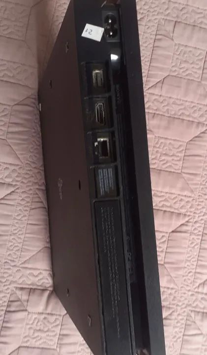 Ps4 Slim com 2 controles e carregador  - Foto 2