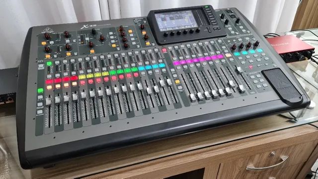 Mesa Digital Behringer X32 Em Perfeito Estado - Foto 4