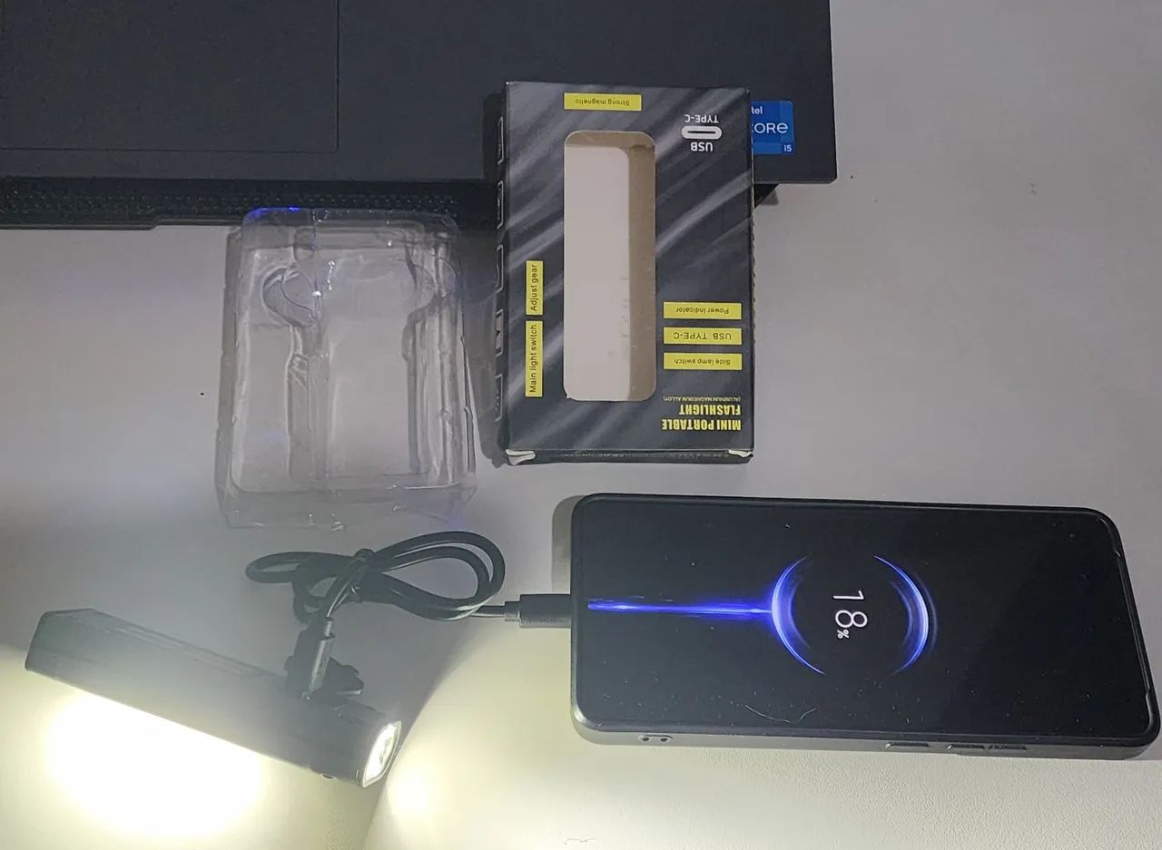  Bateria de 2200mah + Lanterna Magnética.