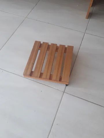 suporte quadrado de madeira com rodinha - Foto 2