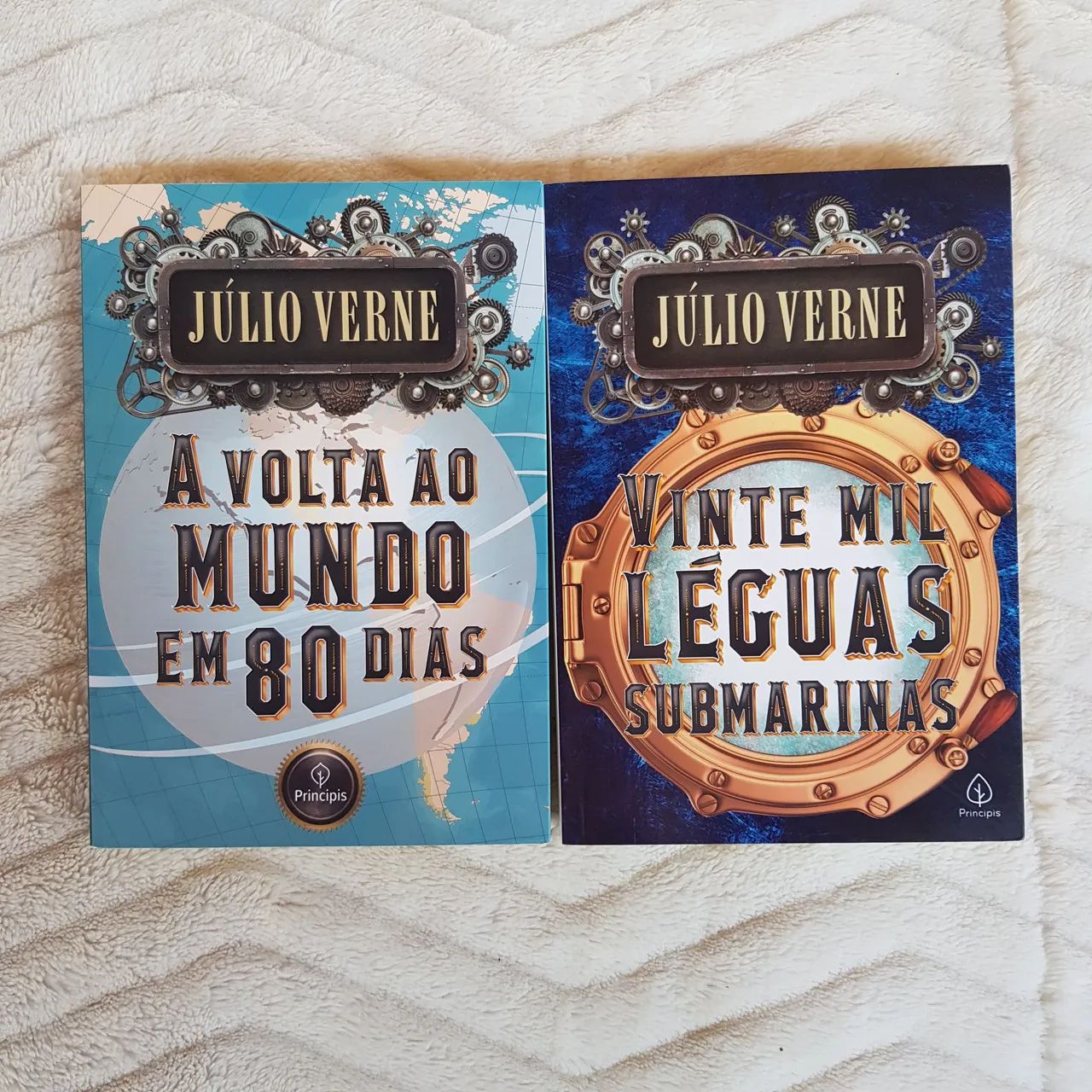 Livros A volta ao mundo em 80 dias e Vinte mil léguas submarinas 