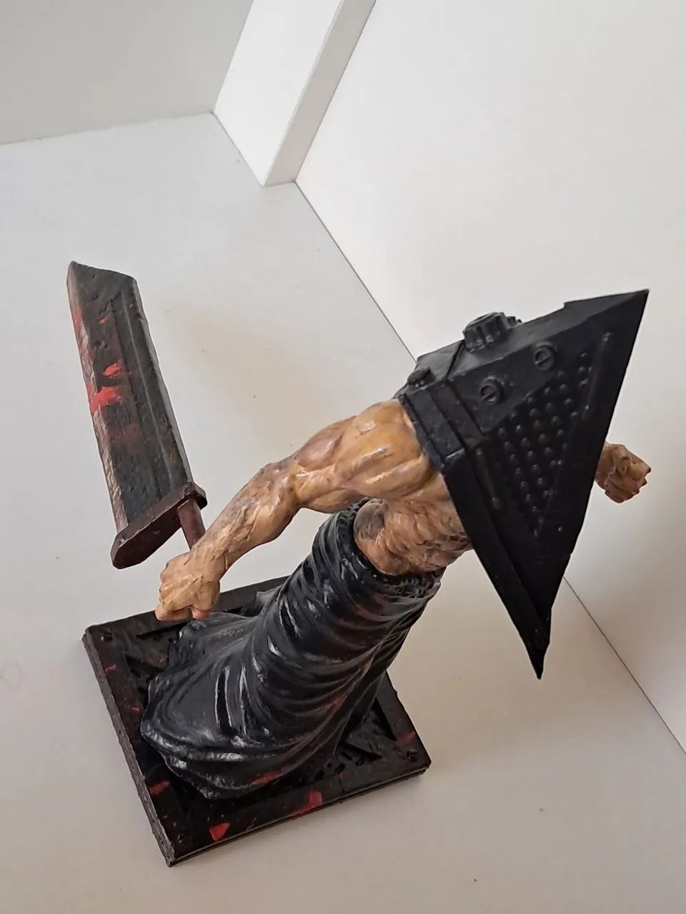 Piramid Head  , Silent Hill ,  action figure de resina .  - Foto 2