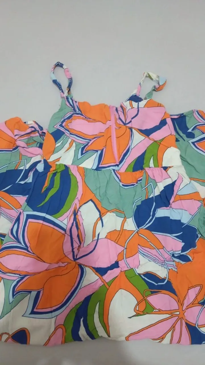 5 lindos vestidos por 150 reais ,Vestido Floral Vibrante,azul, vermelho e outros 150 .