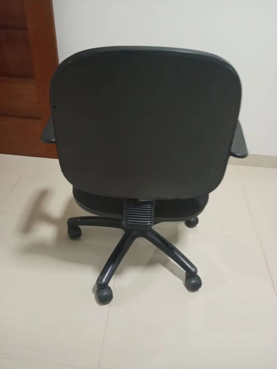 Cadeira de Escritório Giratória com Rodinhas - Foto 3