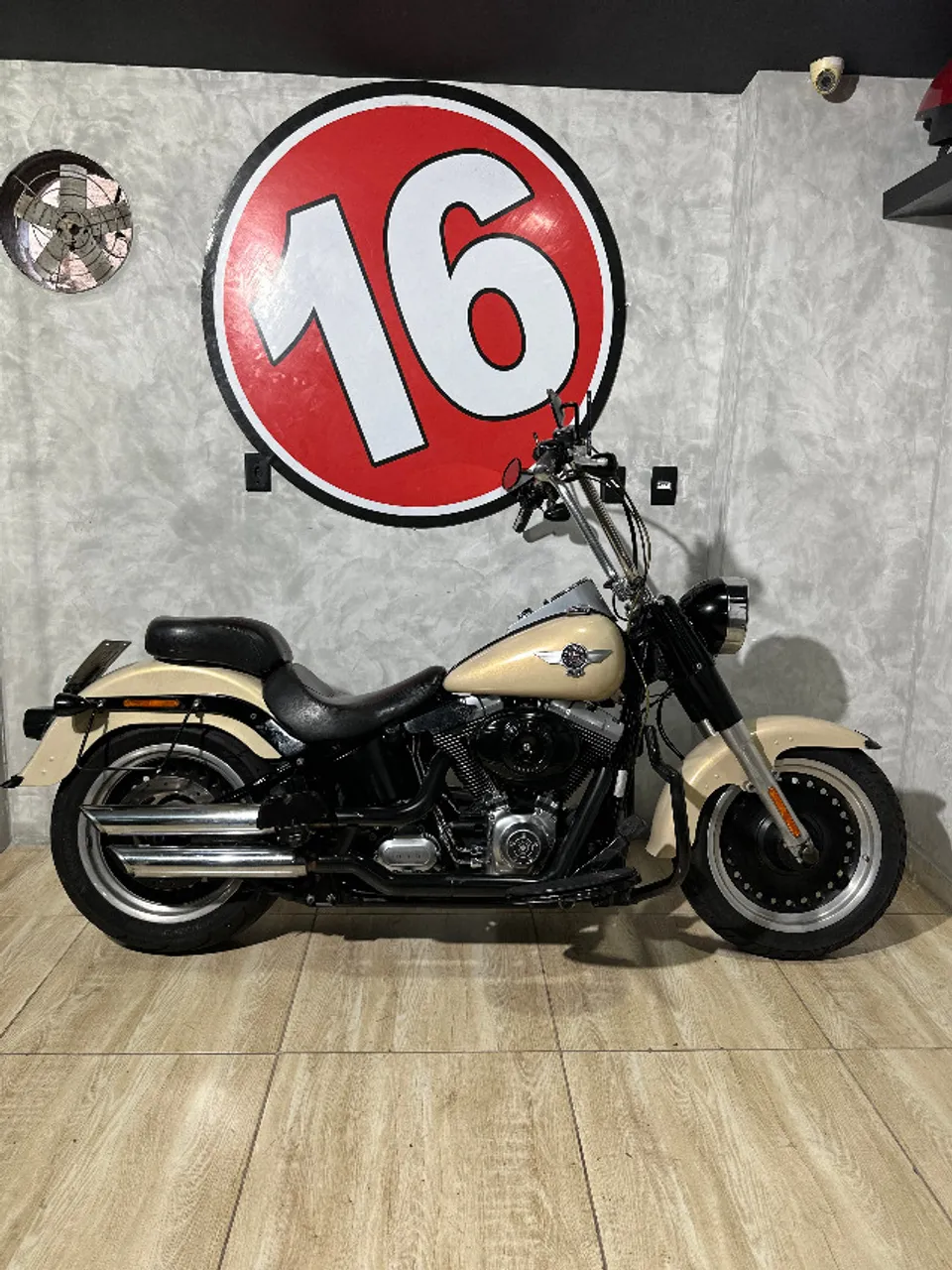 Harley Davidson Softail Fat Boy Low Bege 2015