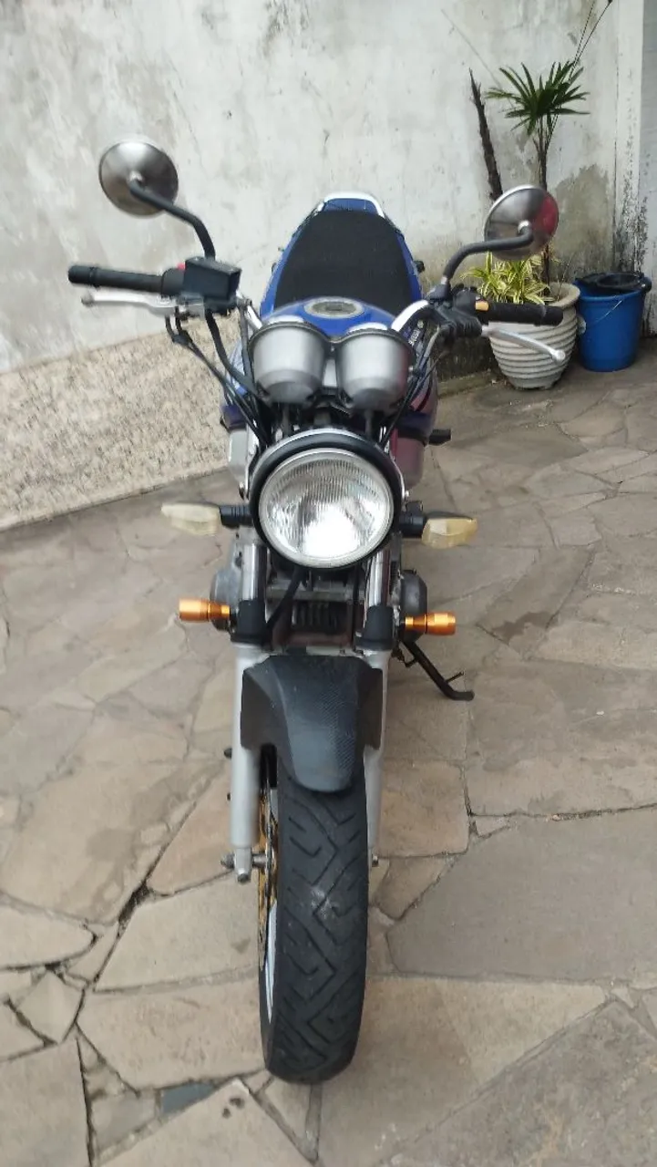 Impecável, sou o 4° dono. Moto de garagem, muito bem cuidada e revisada