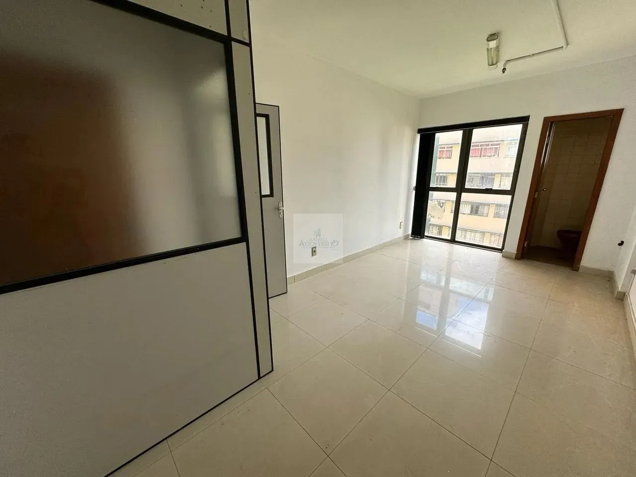 Sala Comercial de Alto Padrão no Centro de BH: 1 Sala, 1 Banheiro, 30,66m² - Venda ou Loca