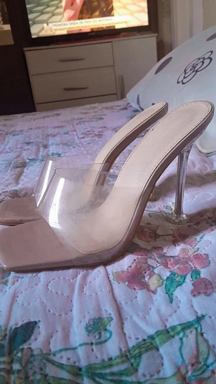 Sandália Salto Transparente Elegante