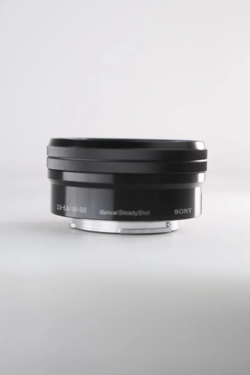 Lente Sony 16-50mm f/3.5-5.6 OSS E-mount - Estado de Nova + Adaptador p/ filtros 52 mm - Foto 4