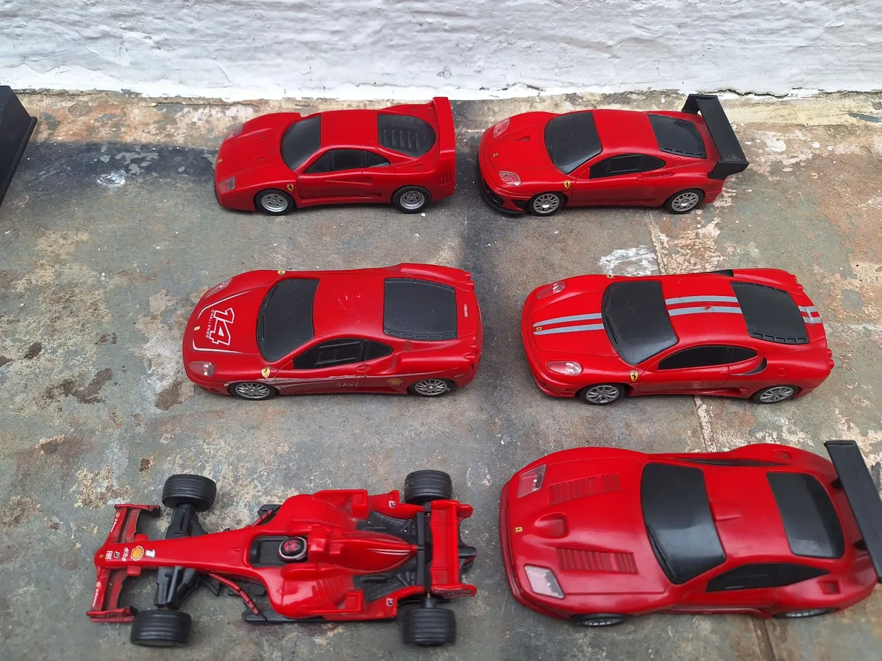 Lote Bburago Ferrari SP3 & Ferrari 812 Competizione - 1:64