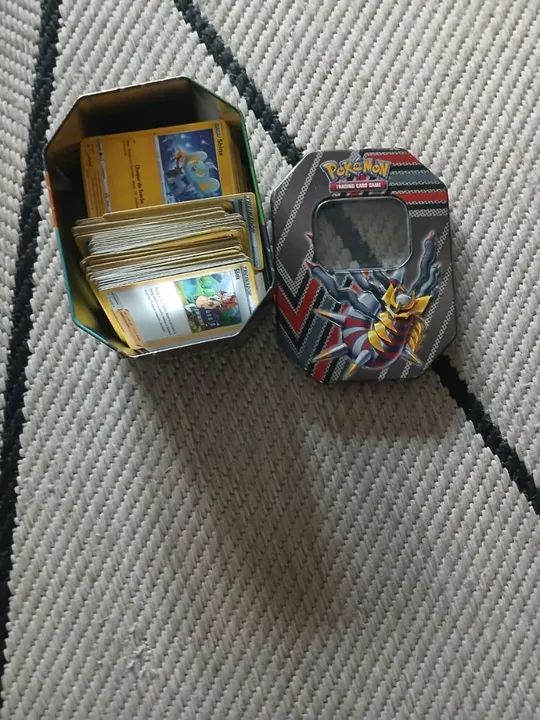 1600 carta pokemon variadas - acompanha caixa - Foto 4