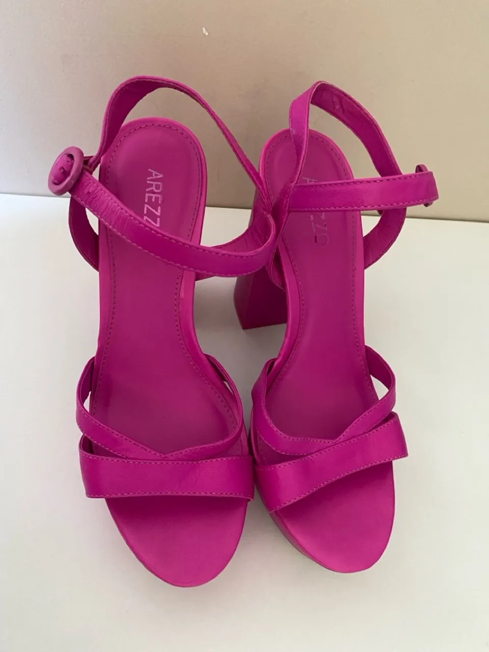Sandália Arezzo Rosa Pink - Elegância e Conforto!
