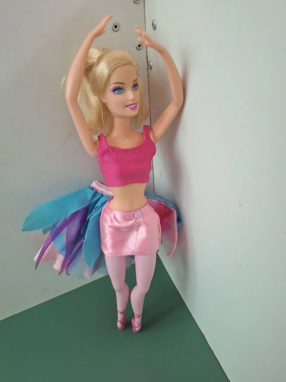 Boneca barbie sapatilhas mágicas  - Foto 3