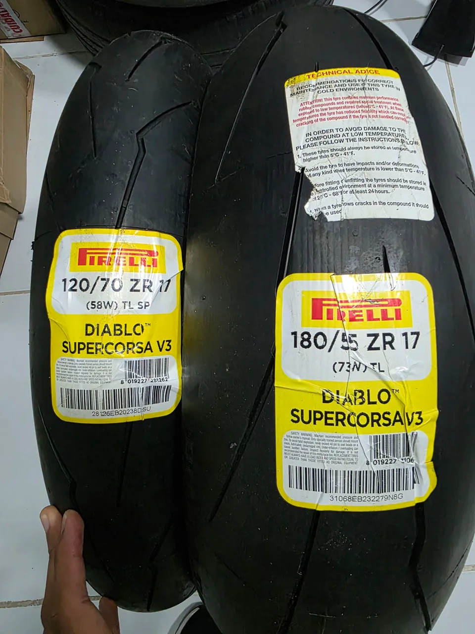 Pneus Pirelli Diablo Supercorsa V3 - 120/70 ZR17 e 180/55 ZR17