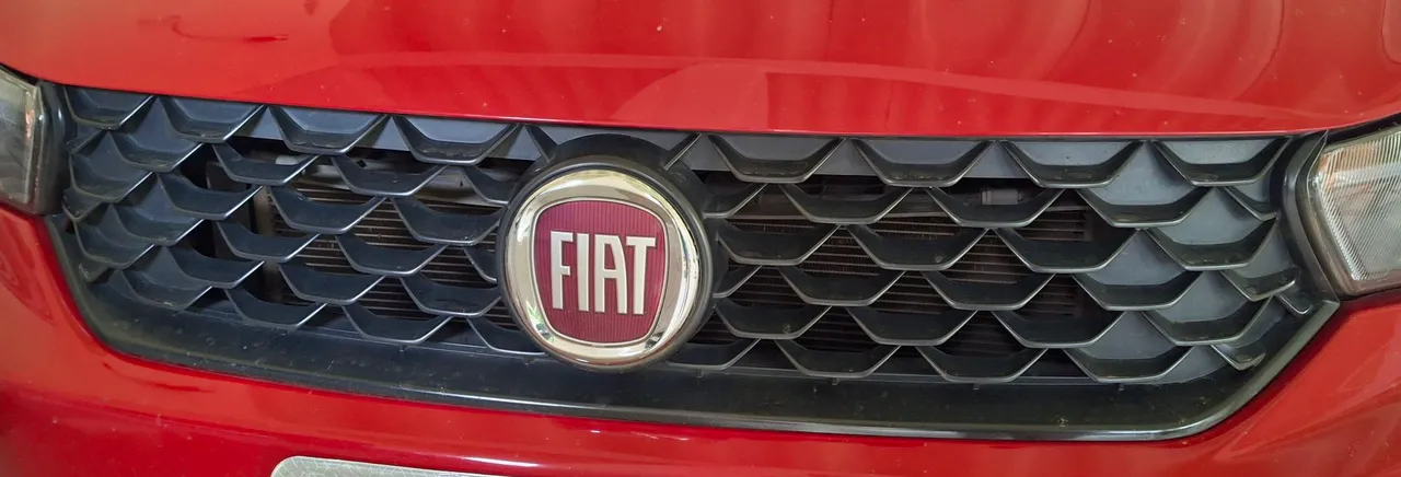 Grade Dianteira Fiat com Emblema Original