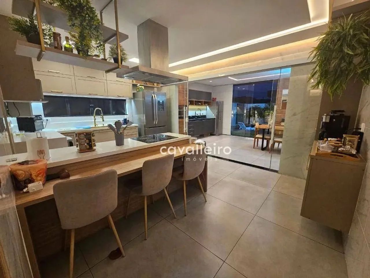 Alphaville Maricá | Casa Extraordinária com 4 Quartos, Piscina e Área Gourmet - Foto 5