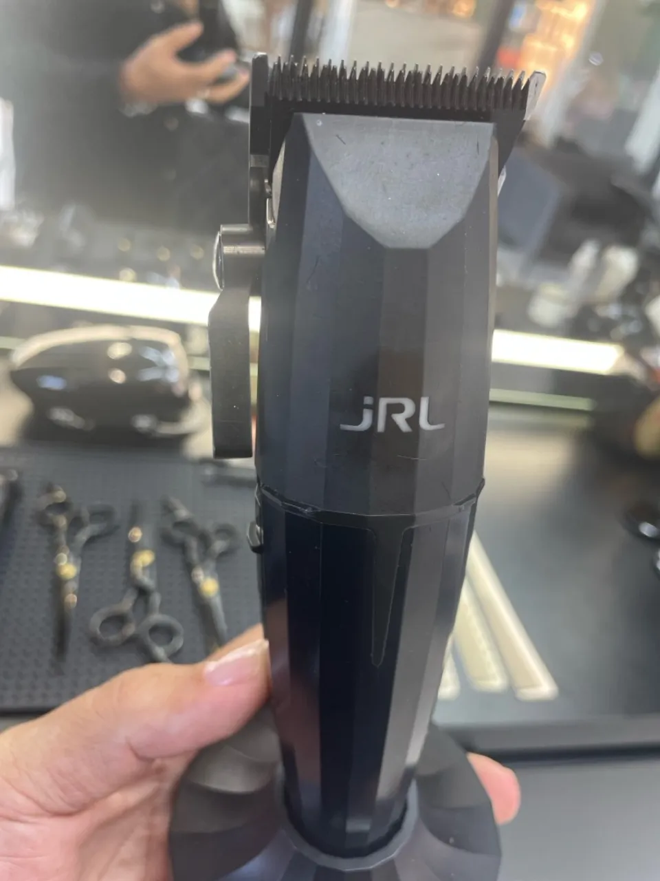 Máquina de Cortar Cabelo JRL - Profissional