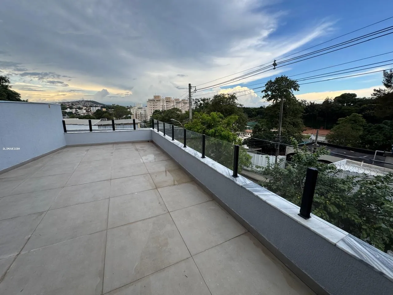 CASA TRIPLEX COM 3QUARTOS 2VAGAS 196m² POR R$835.000,00
