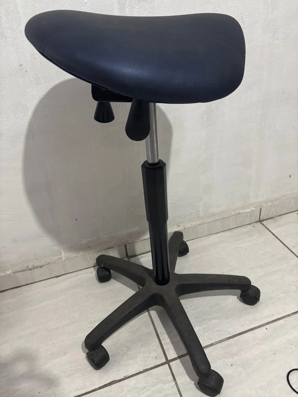 Cadeira Giratória Mocho Sela com Rodinhas
