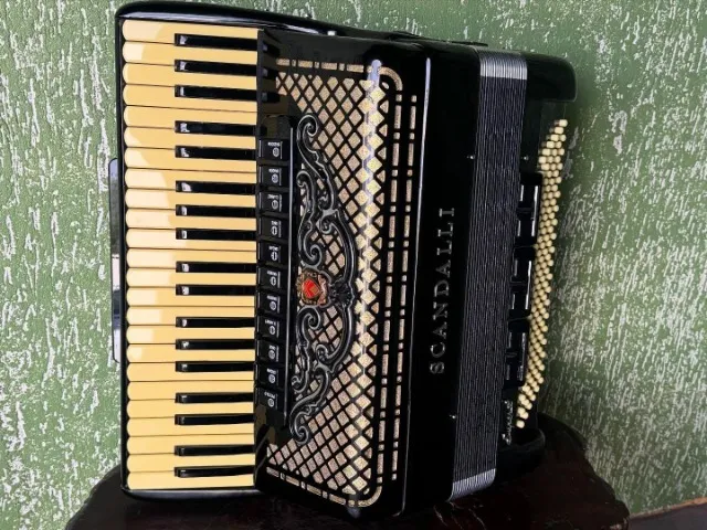 Acordeon Scandalli Super IV