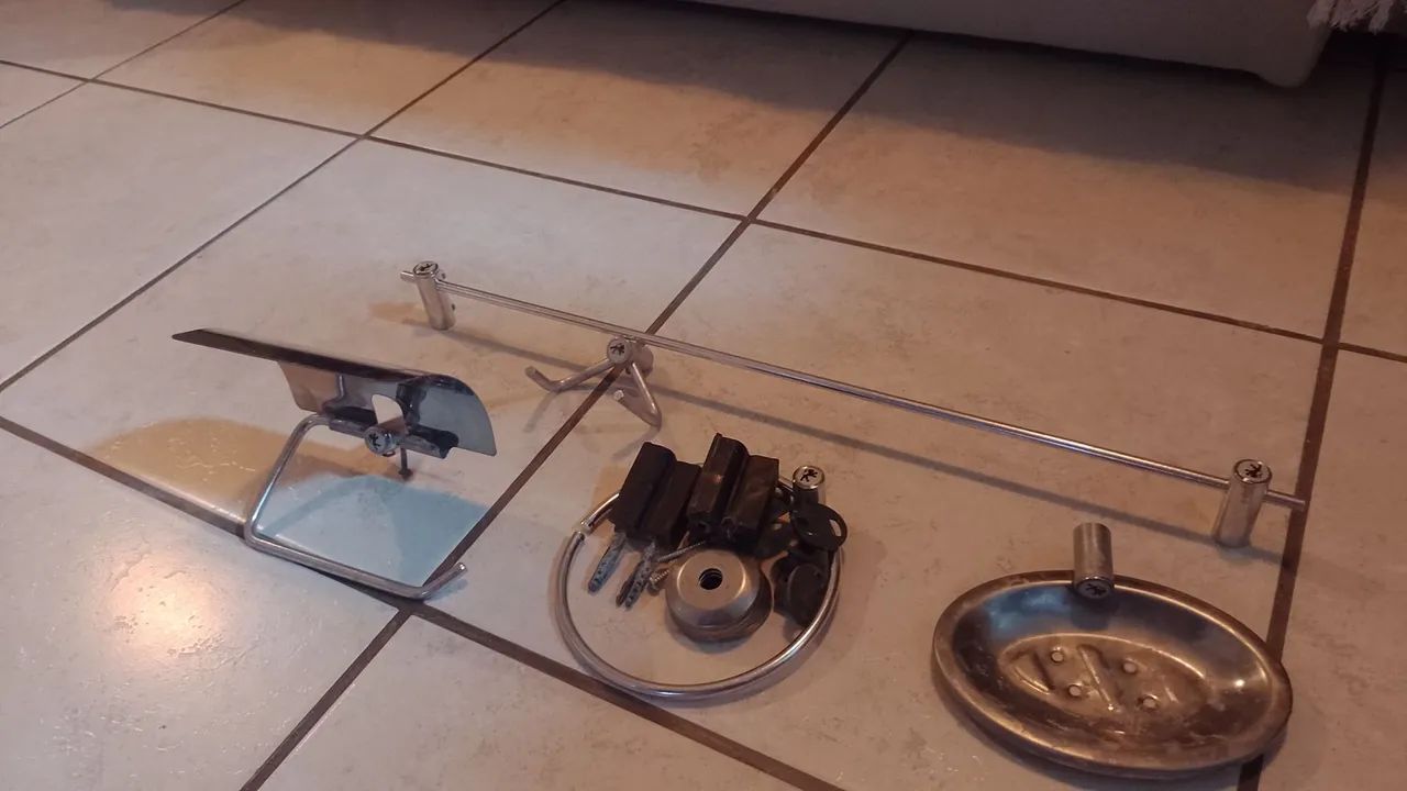 Kit usado conservado para banheiro 64850236746370120