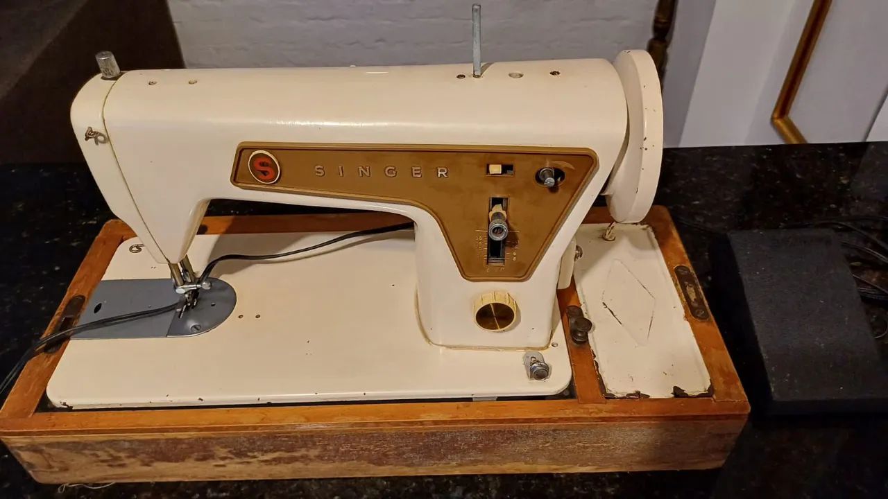 Máquina de Costura Singer Antiga - Foto 5