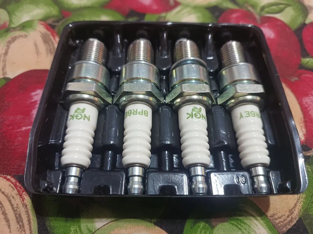 Jogo de Velas de ignição originais NGK BPR6EY Meriva, Corsa, Astra, Zafira, etc - Foto 3